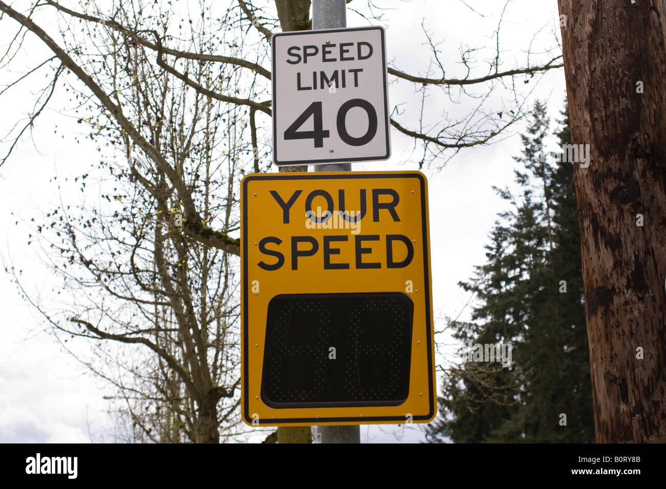 Electronic speed limit sign shows driver's speed Stock Photo Alamy