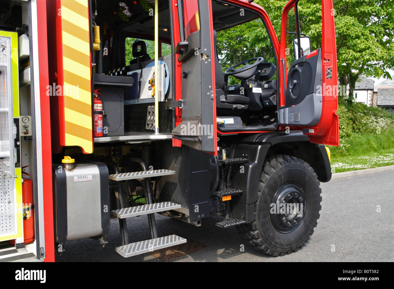 Illustration showing cab height above ground level of a Mercedes Unimog 4-wheel drive fire engine Stock Photo