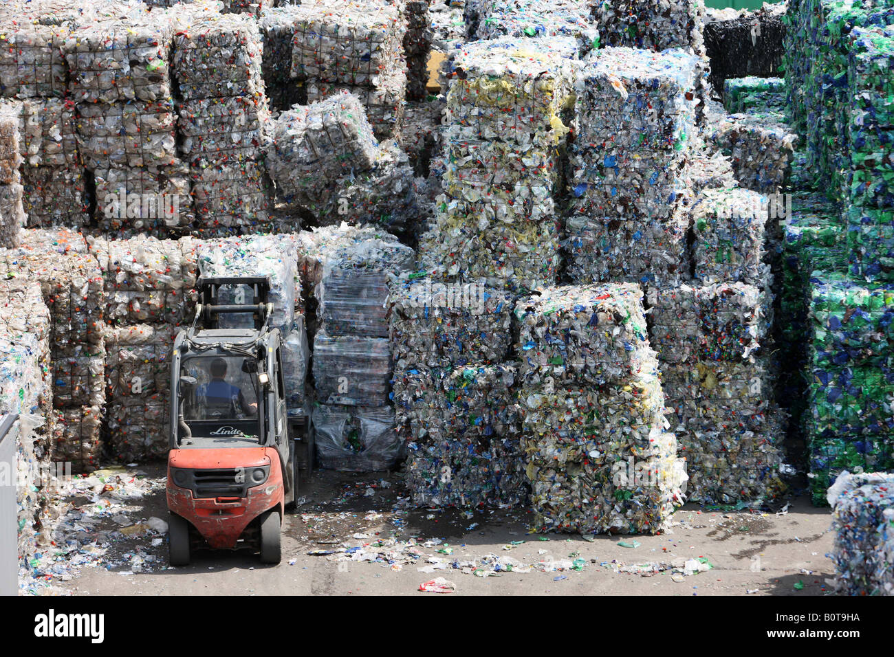 DEU Germany Essen Recycling of plastics of any kind Pressing of plastic