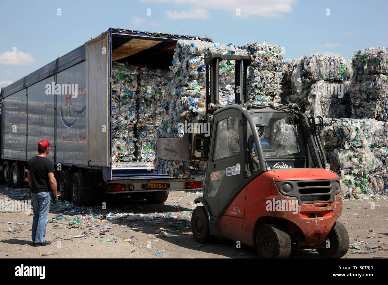 DEU Germany Essen Recycling of plastics of any kind Pressing of plastic