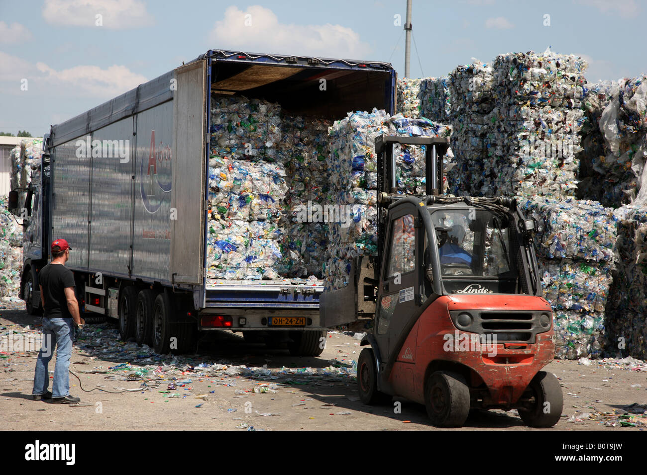 DEU Germany Essen Recycling of plastics of any kind Pressing of plastic