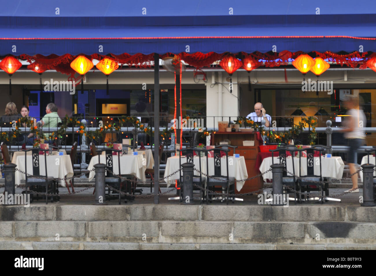 Outdoor eating on Boat Quay by the Singapore River Stock Photo Alamy