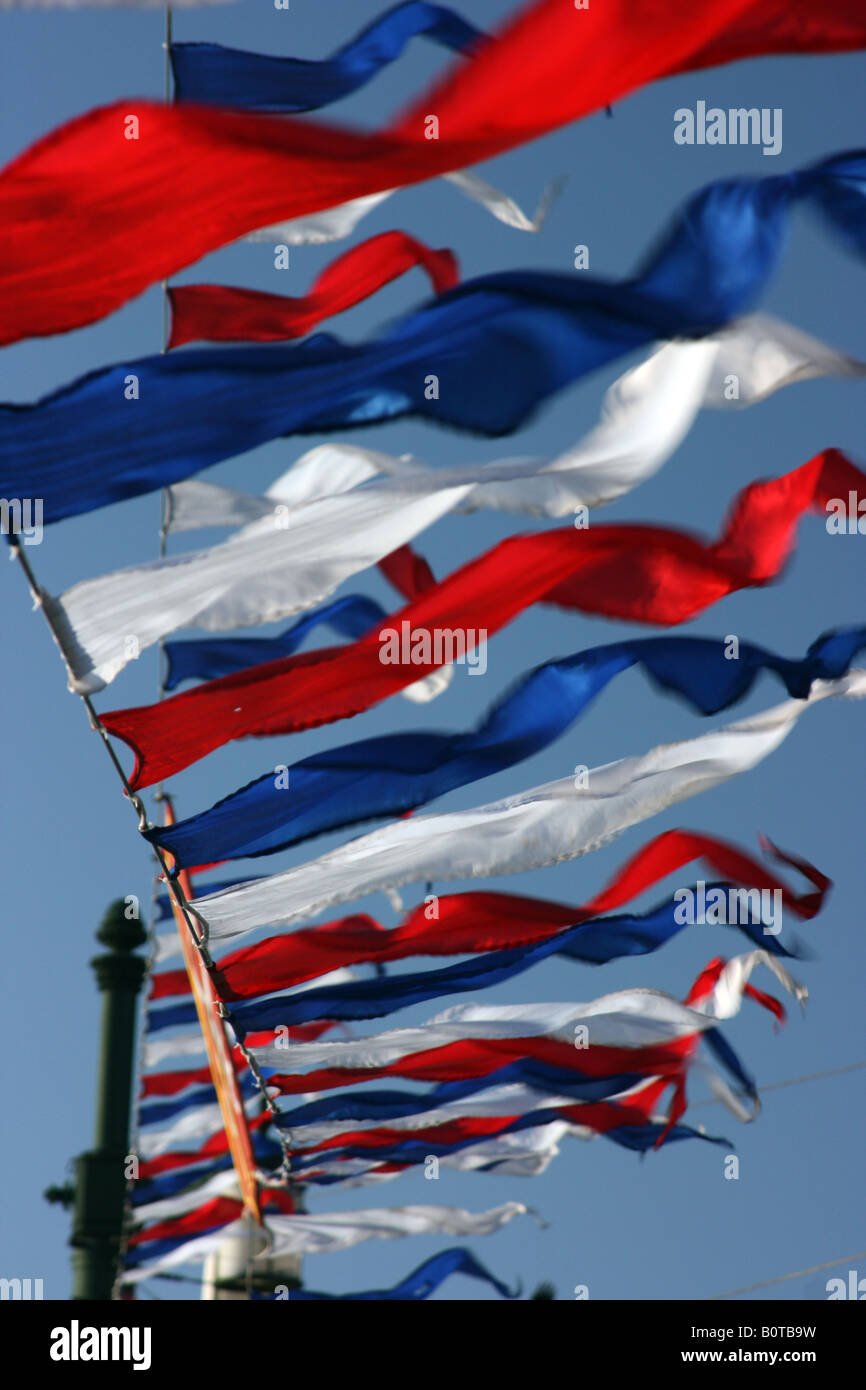 Russian Flag in 1991–1993 with the canton of the Russian Empire :  r/monarchistvexillology