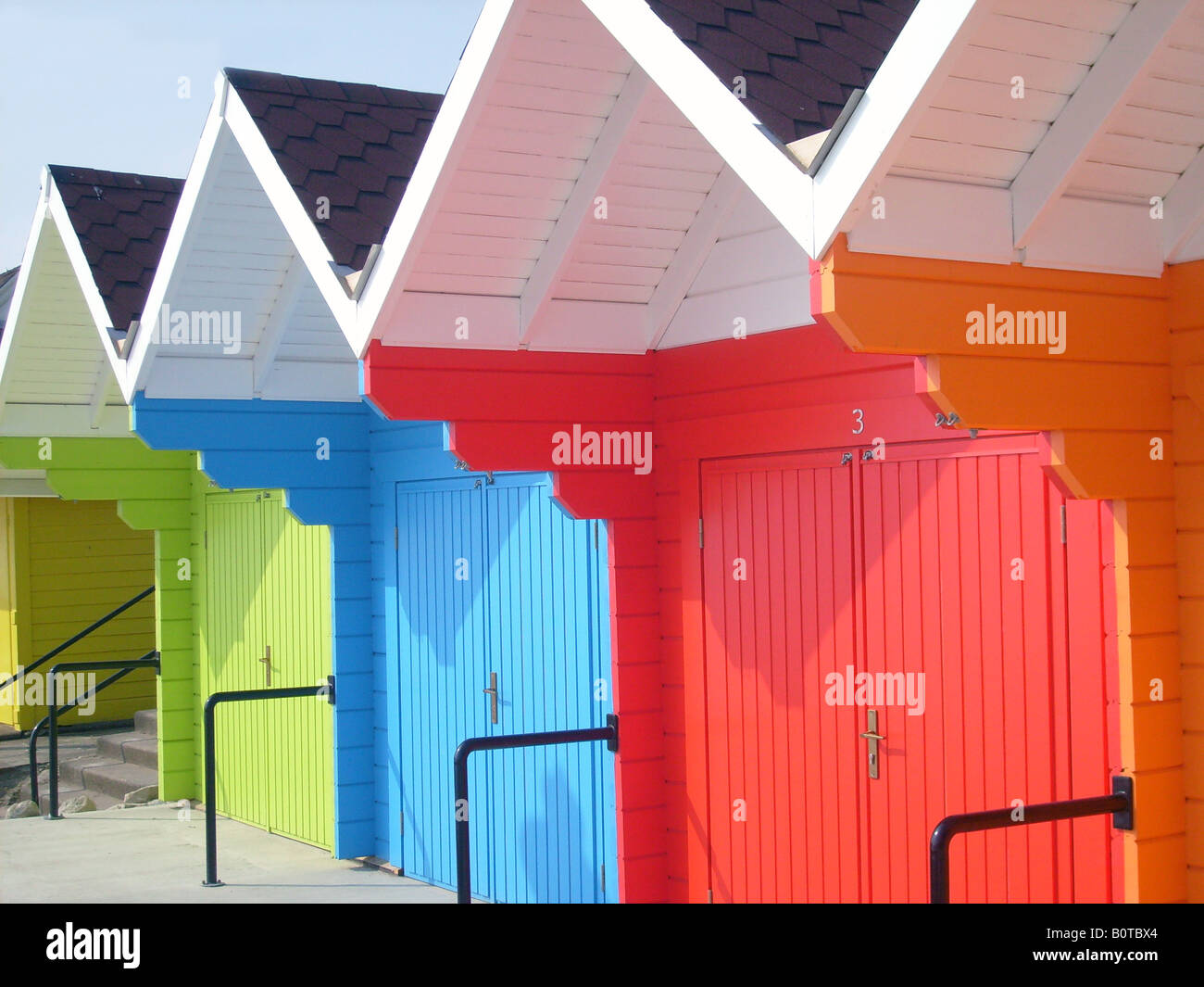 beach chalets scarborough high resolution stock photography and images alamy beach chalets scarborough high resolution stock photography and images alamy