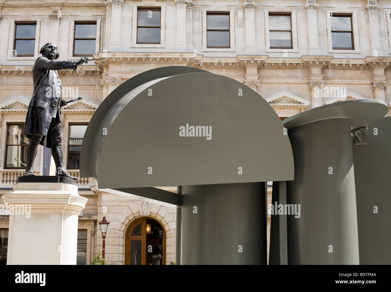 Royal Academy courtyard with large steel abstract sculpture by Anthony Caro at entrance to the RA Summer Exhibition Stock Photo
