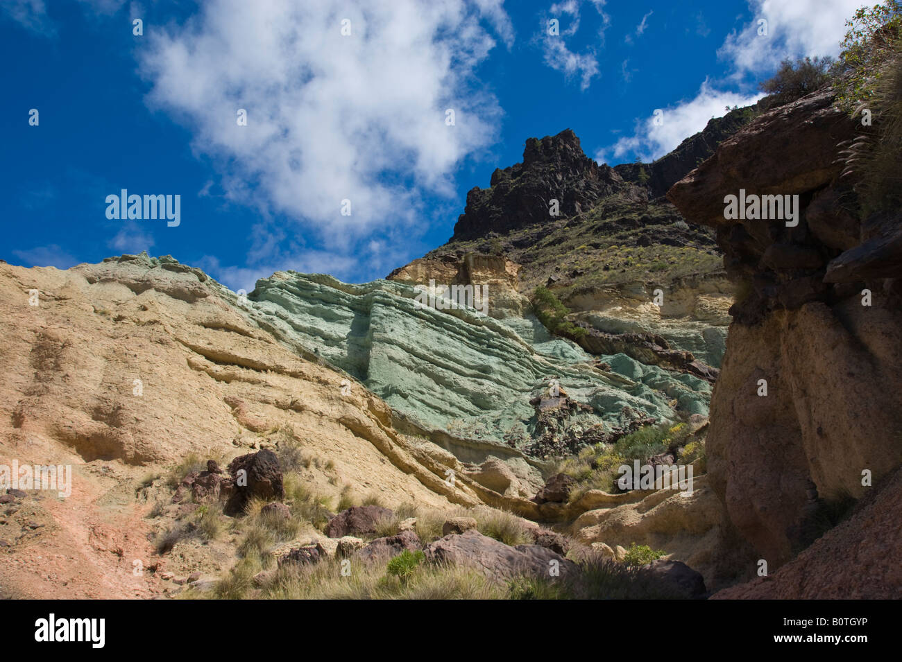 Fuente de los Azulejas Gran Canaria - hydrothermal colour change revealed in rock strata Stock Photo