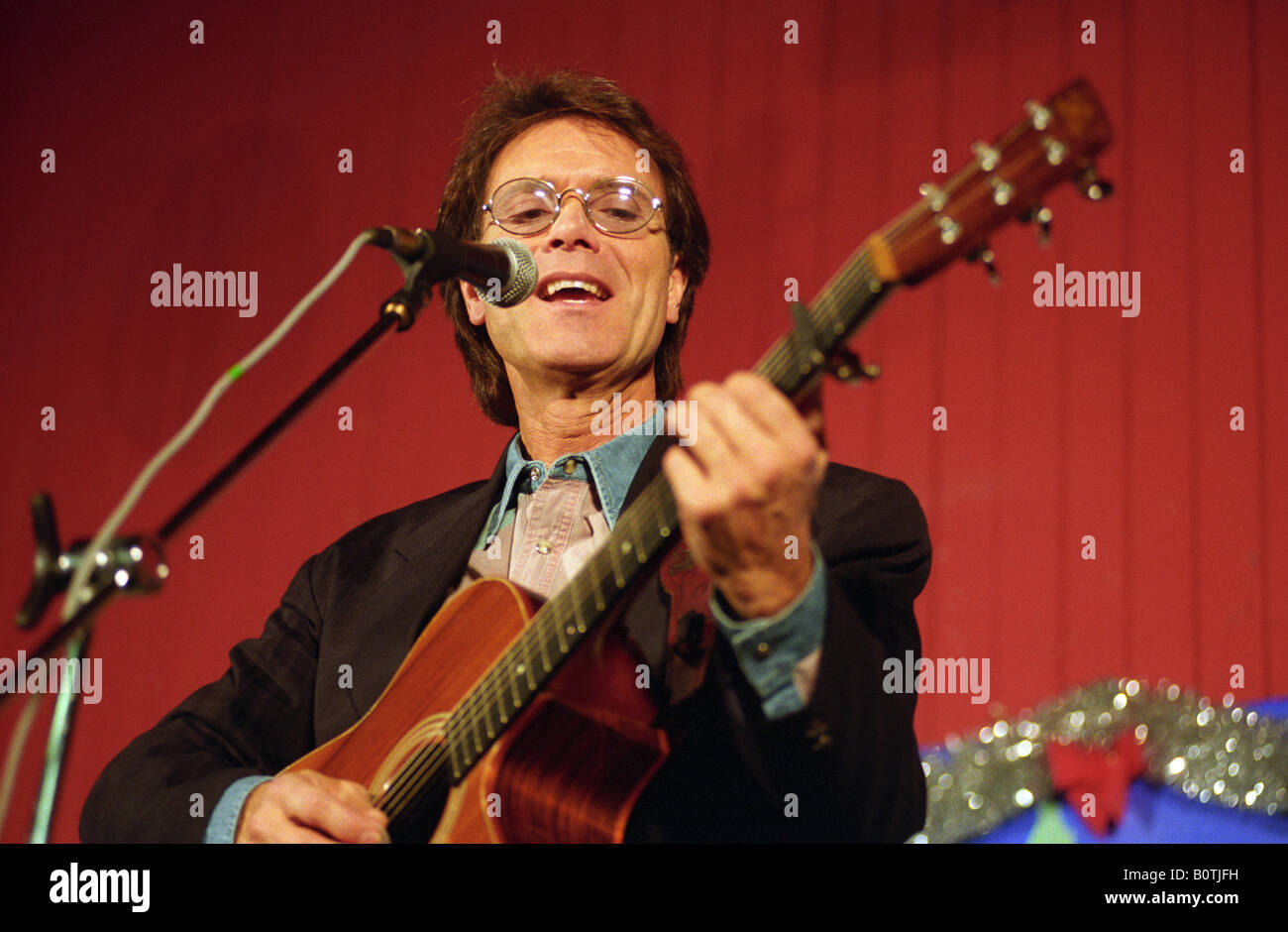 Cliff Richard performing singing and playing guitar in 1993. Picture by DAVID BAGNALL Stock Photo