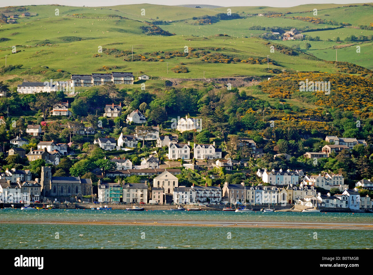 GENERAL VIEW ACROSS THE RIVER DOVEY IN THE SEASIDE TOWN OF ABERDOVEY 