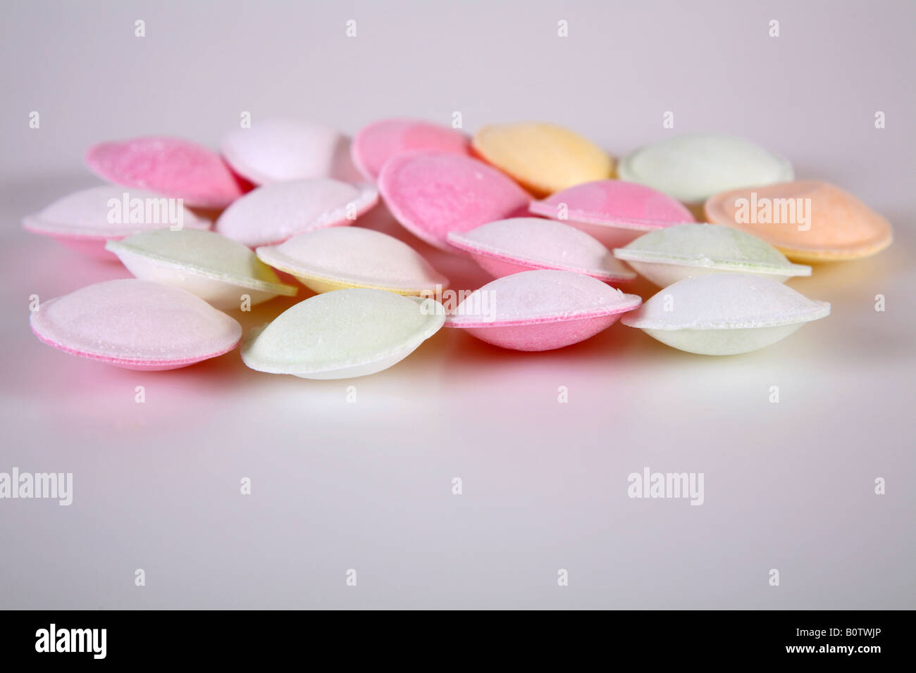 Flying saucers hi-res stock photography and images - Alamy