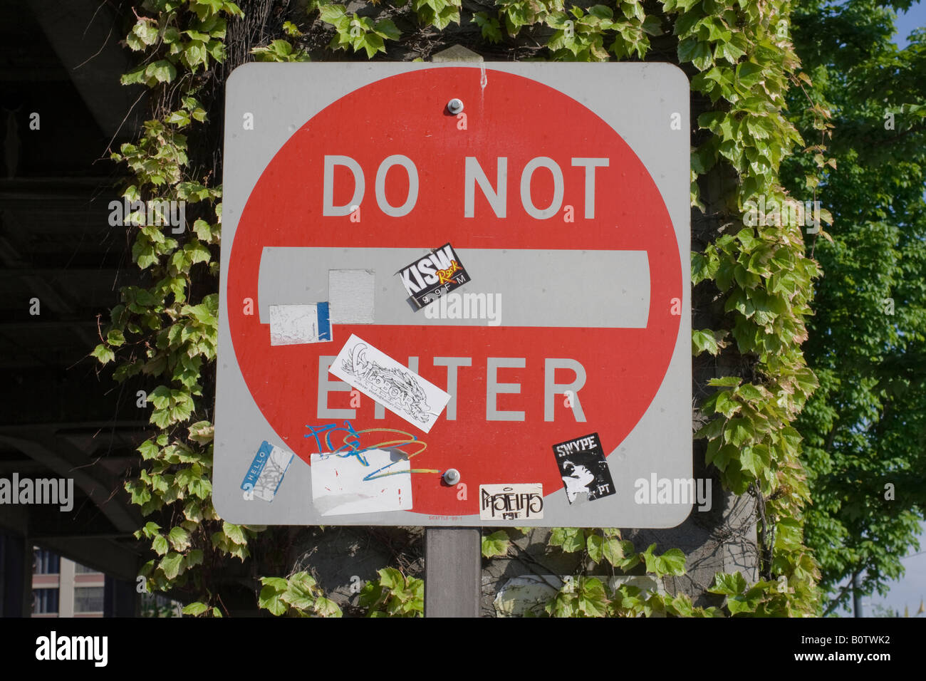 Vandalized "Do Not Enter" sign Stock Photo Alamy