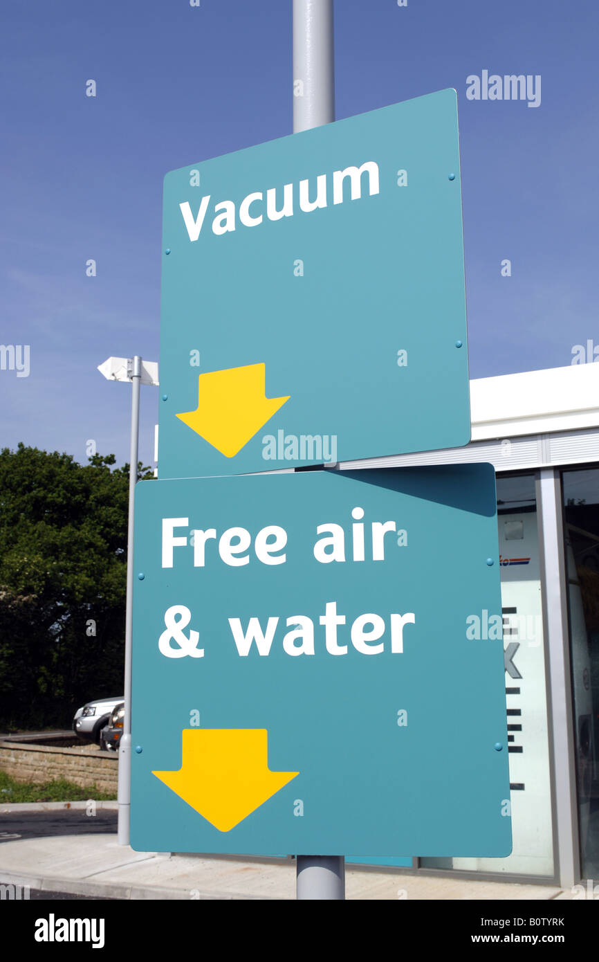 Sign Offering Free Air And Water Also A Vacuum Service At A Car
