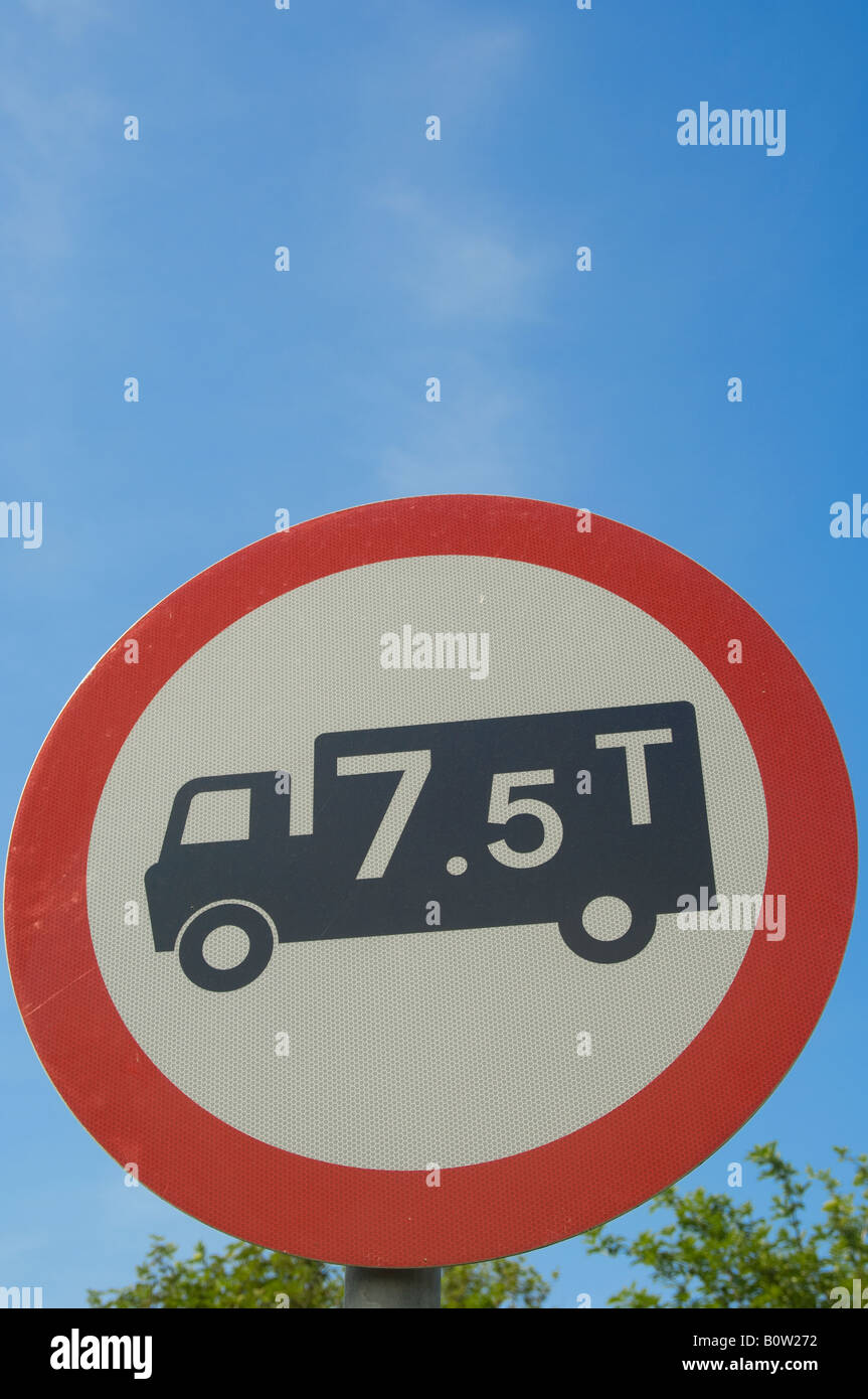 7.5 tonne prohibition sign Stock Photo