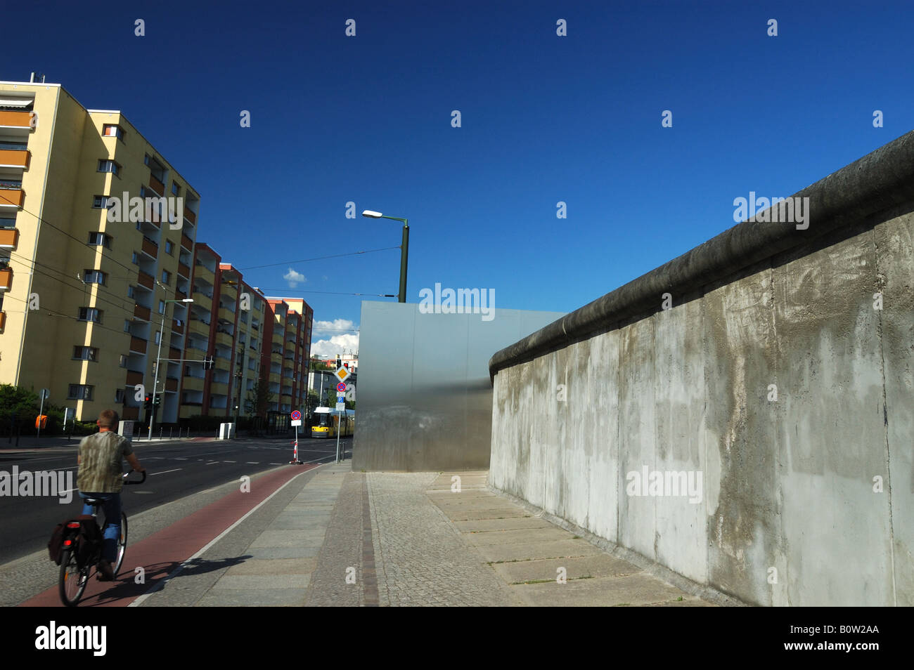 Berlin Wall at Bernauer Strasse memorial Stock Photo Alamy