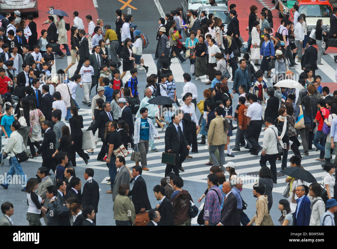 Many people living in Tokyo Stock Photo Alamy