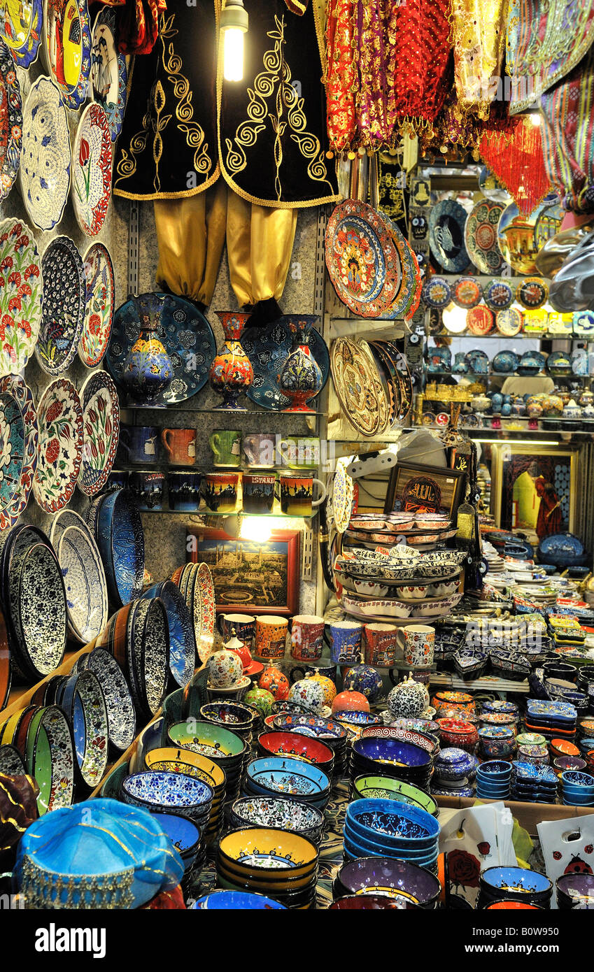 Ceramics for sale at the Grand Bazaar in Istanbul, Turkey Stock Photo ...