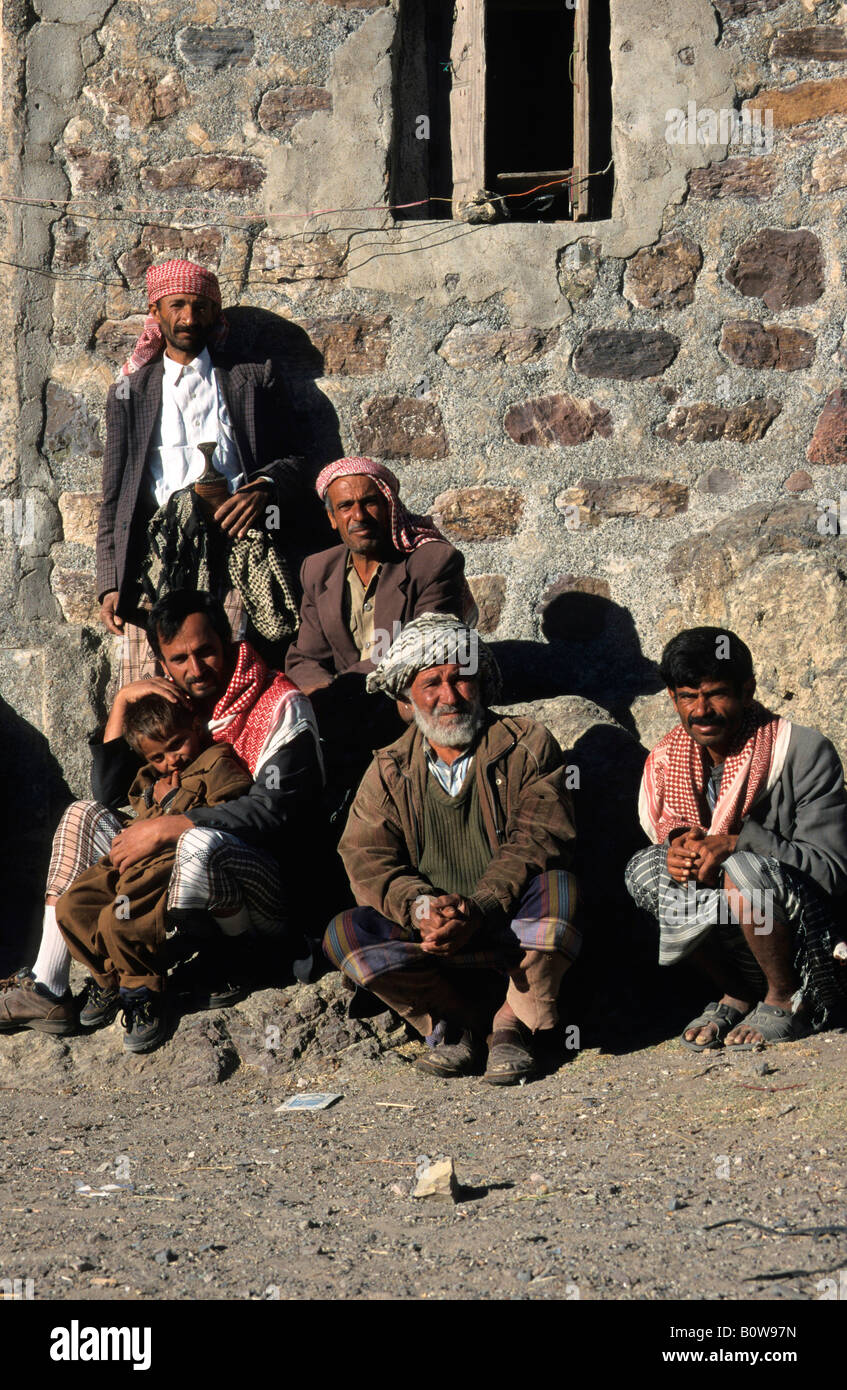 Yemeni townspeople at the side of a road in Sanaa, Yemen, Middle East Stock Photo
