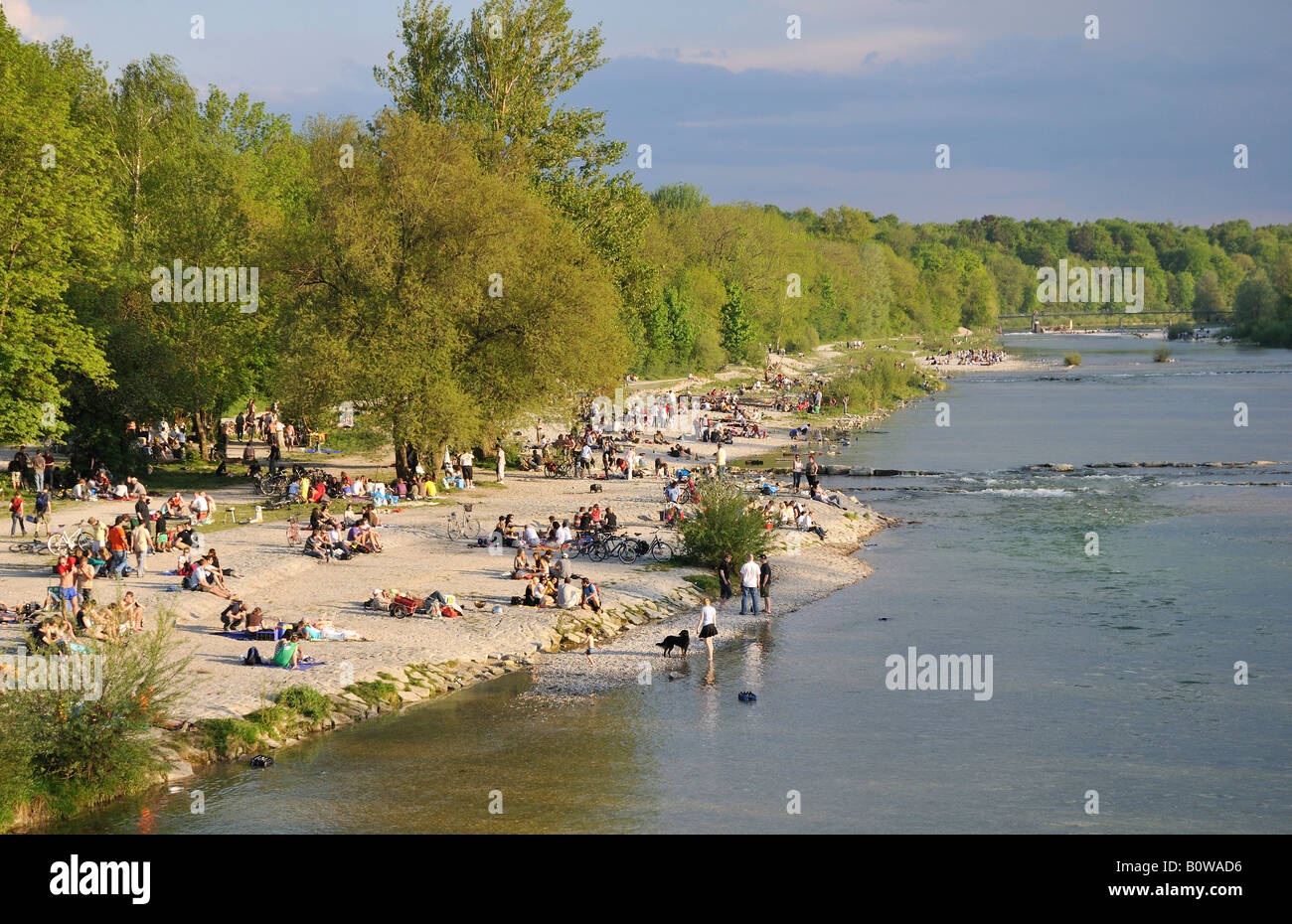 BBQ, people barbecuing along the Flaucher, an offshoot of the Isar River, Munich, Upper Bavaria, Germany Stock Photo