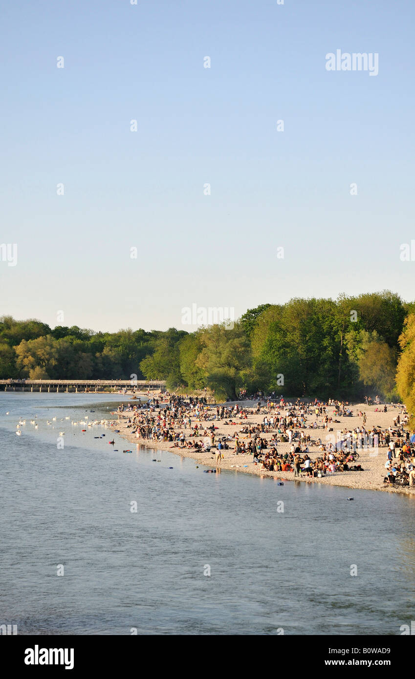 BBQ, people barbecuing along the Flaucher, an offshoot of the Isar River, Munich, Upper Bavaria, Germany Stock Photo
