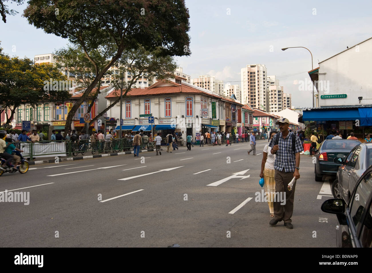 Lively street scene along Kitchener Road in Little India, Indian Quarter, Singapore, Southeast Asia Stock Photo