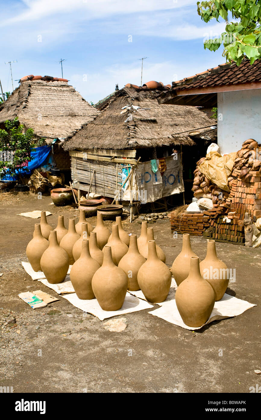 Traditionally crafted jars, vases set out to dry, Banyumulek, Lombok Island, Lesser Sunda Islands, Indonesia Stock Photo