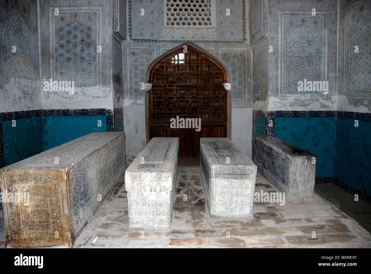 Four graves in a mausoleum, Kok Gumbaz Mosque, Ensemble Dorut Tilovat, Shah e Sabz, Uzbekistan, Central Asia Stock Photo