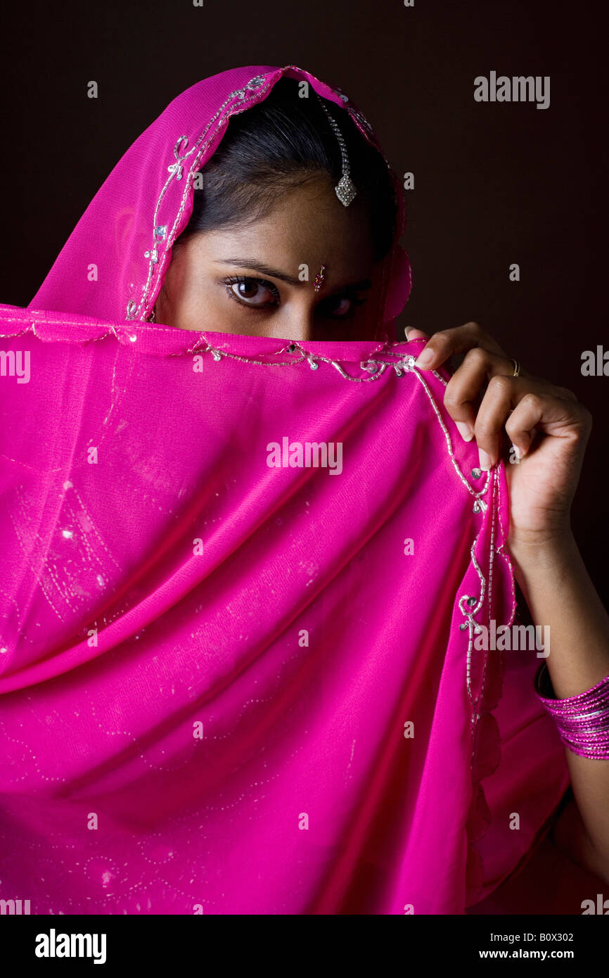 A woman dressed in traditional Indian clothing Stock Photo - Alamy