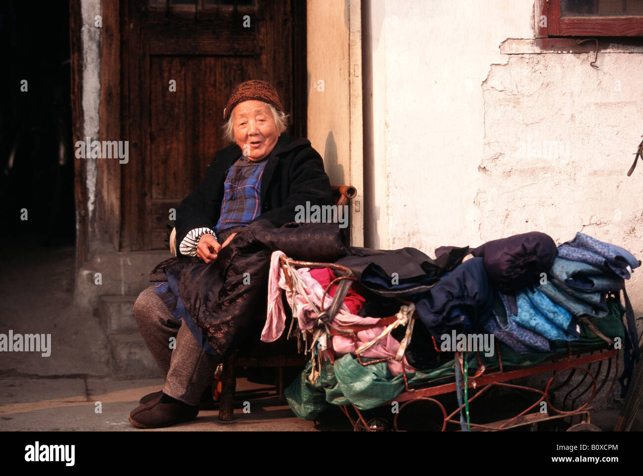 Old woman sitting in a chair hi-res stock photography and images - Alamy