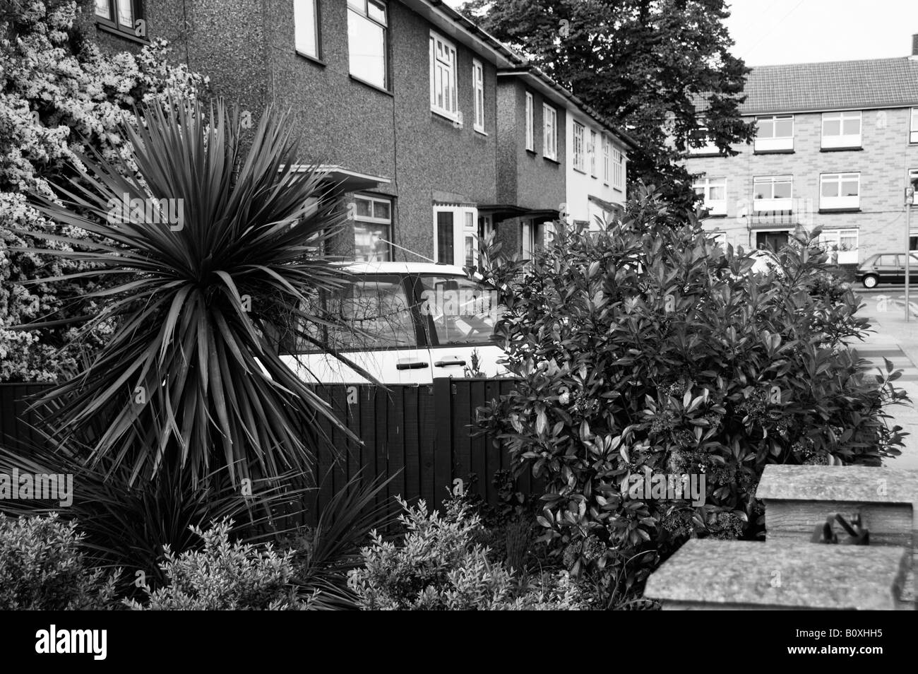 Black & white residential 1940s, 50s town houses architecture, front gardens, Collier Row, Romford, Essex, England, UK, EU Stock Photo