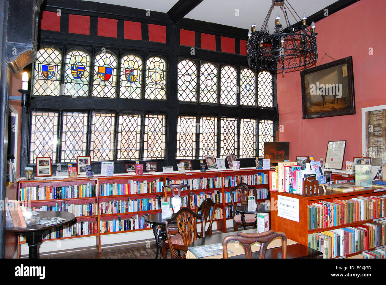 Great Hall Bookshop, The King's Head Pub, King's Head Passage, Market Square, Aylesbury, Buckinghamshire, England, United Kingdom Stock Photo
