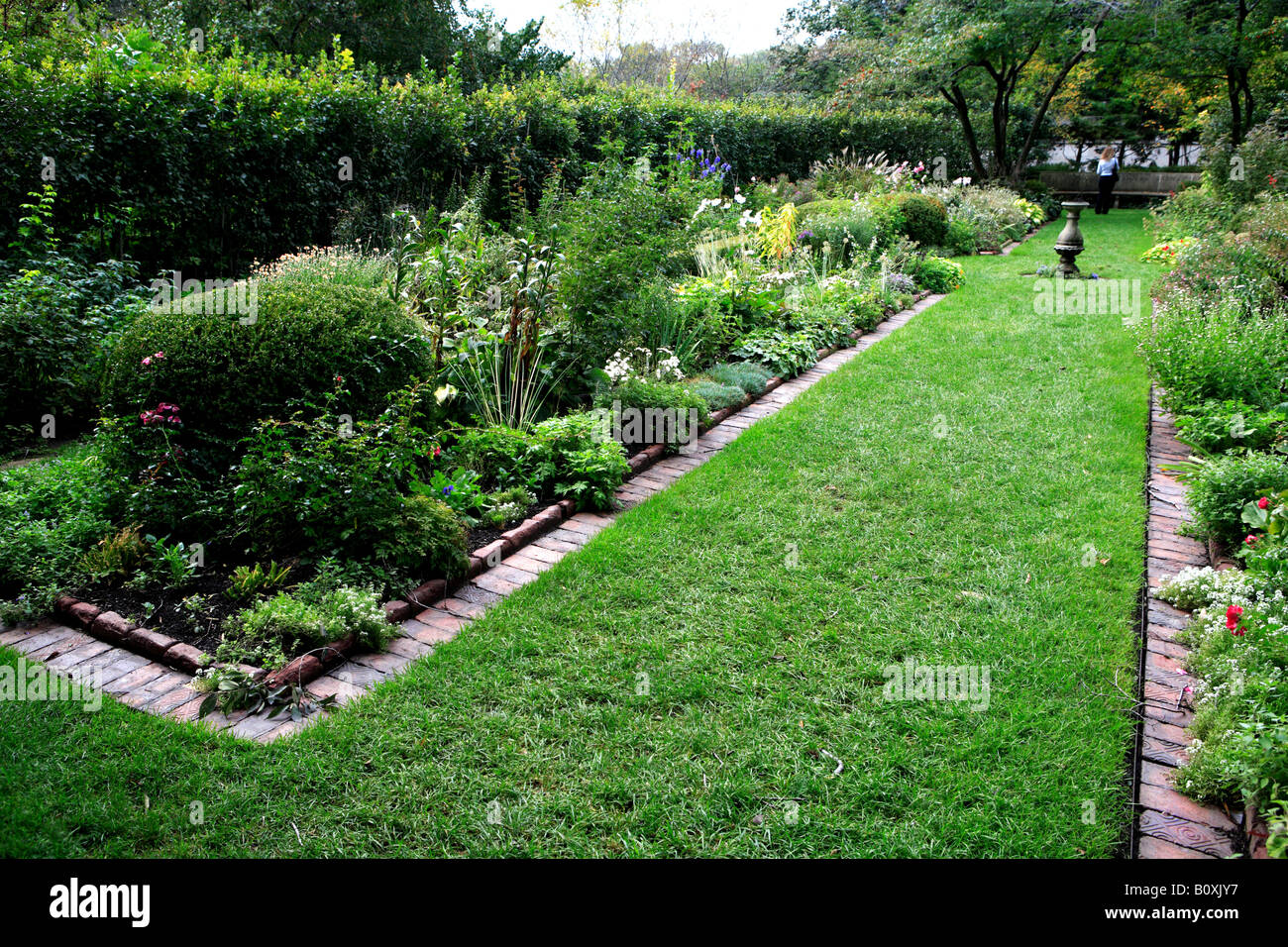 SHAKESPEARE GARDEN DESIGNED BY JENS JENSEN AND FOUNDED IN 1915 IN THE CHICAGO NORTHERN SUBURB OF