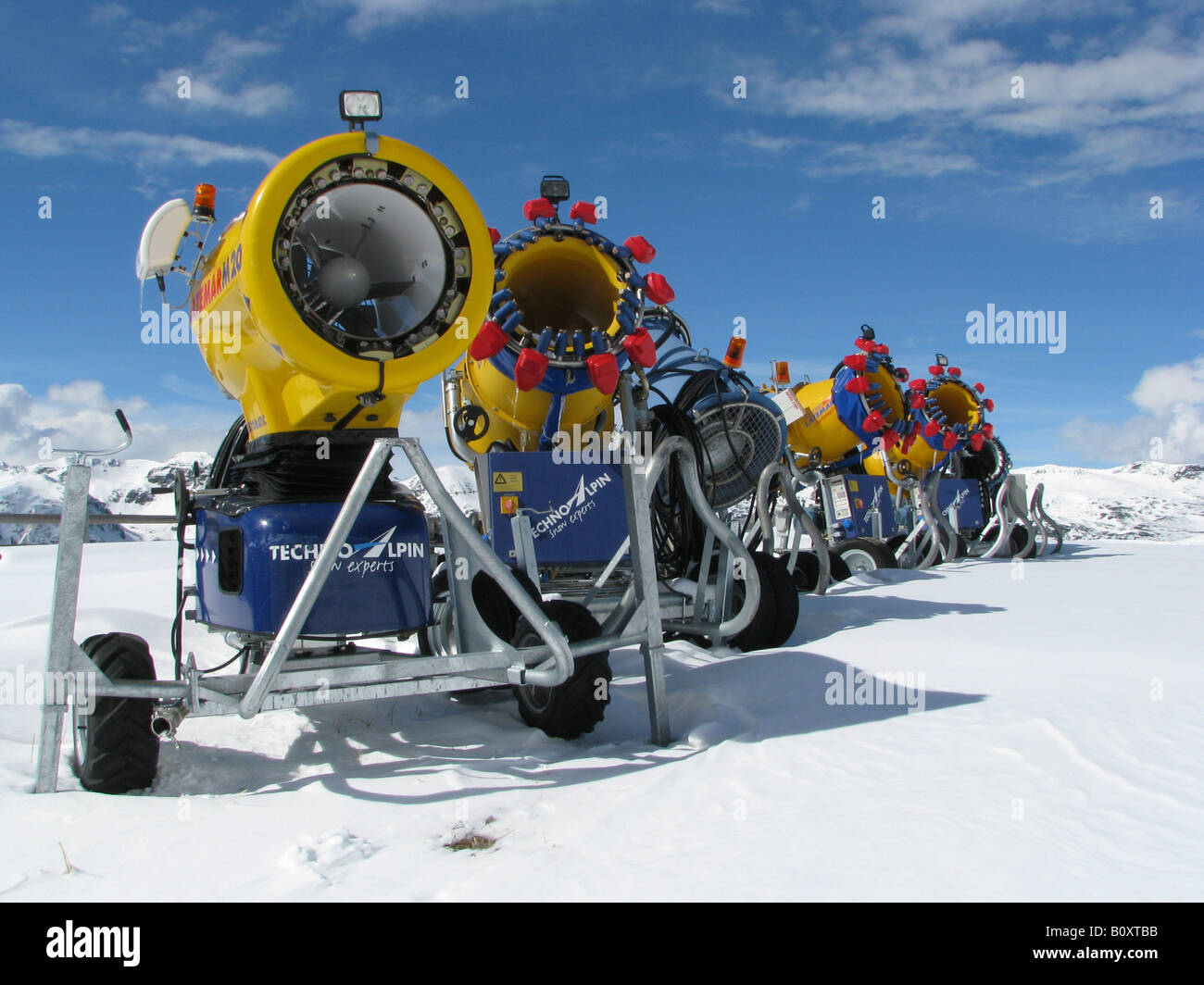 Snow machines hi-res stock photography and images - Alamy