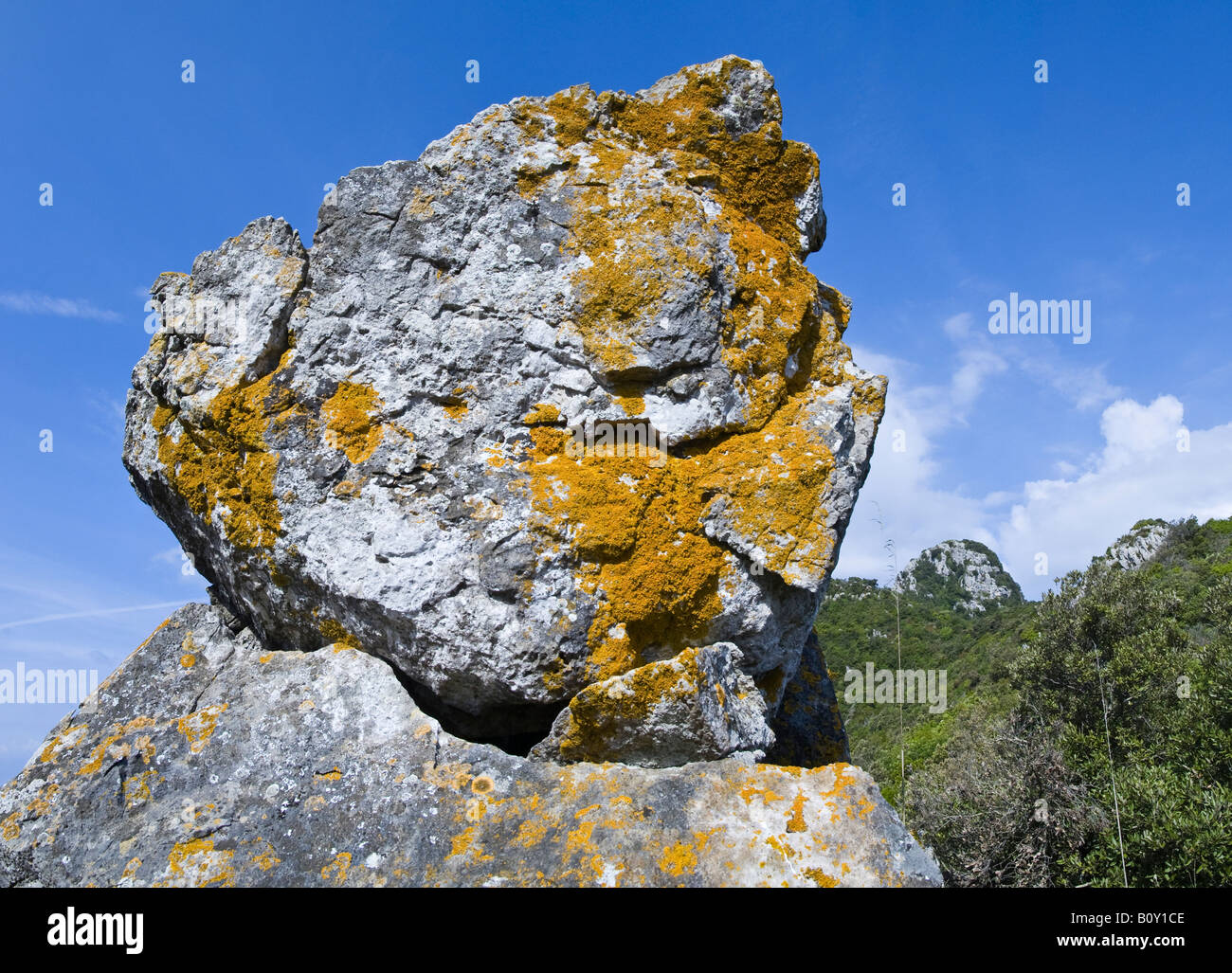 Big rocks hi-res stock photography and images - Alamy