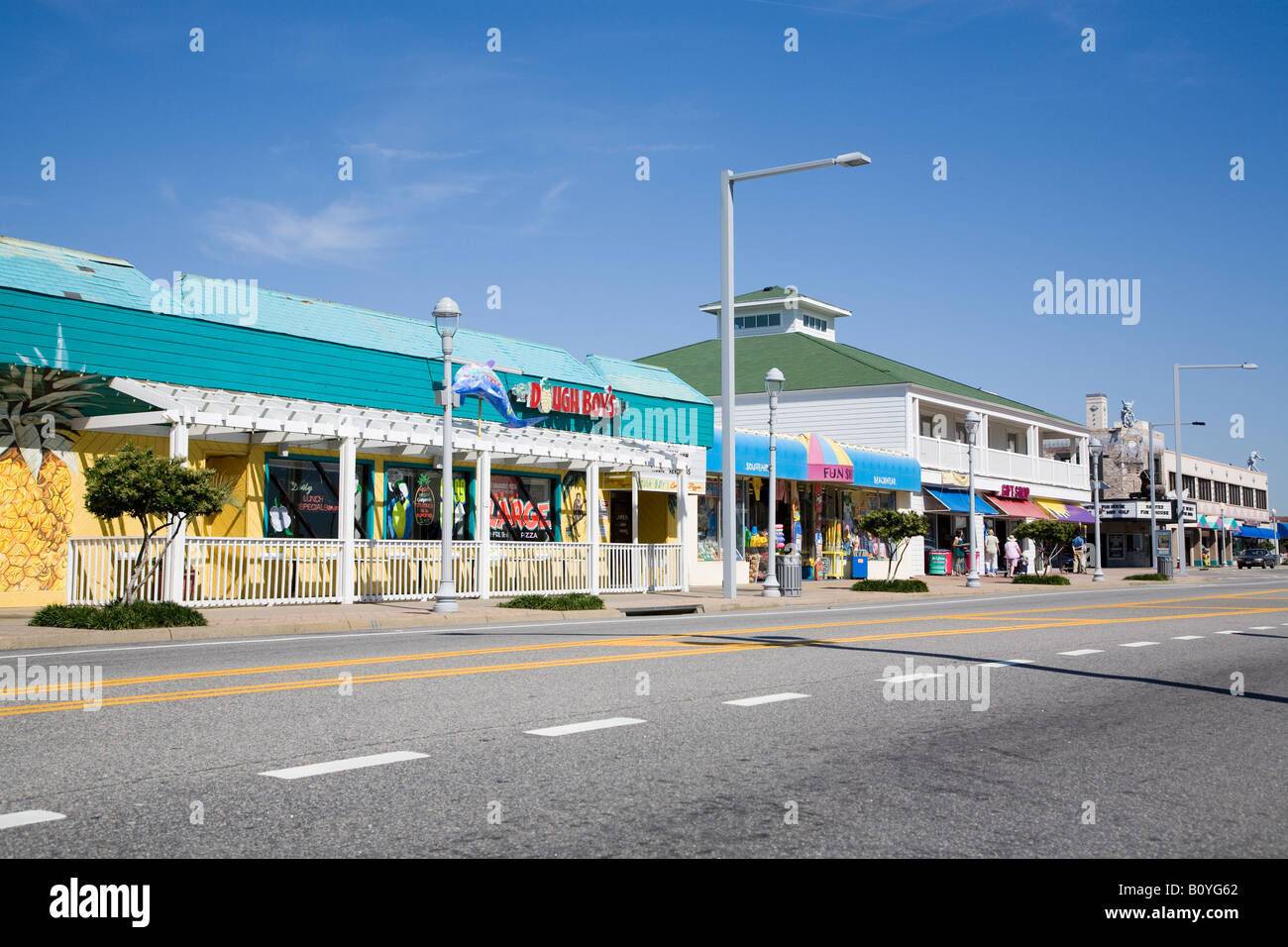 Souvenir shops in Virginia Beach, Virginia, USA Stock Photo - Alamy