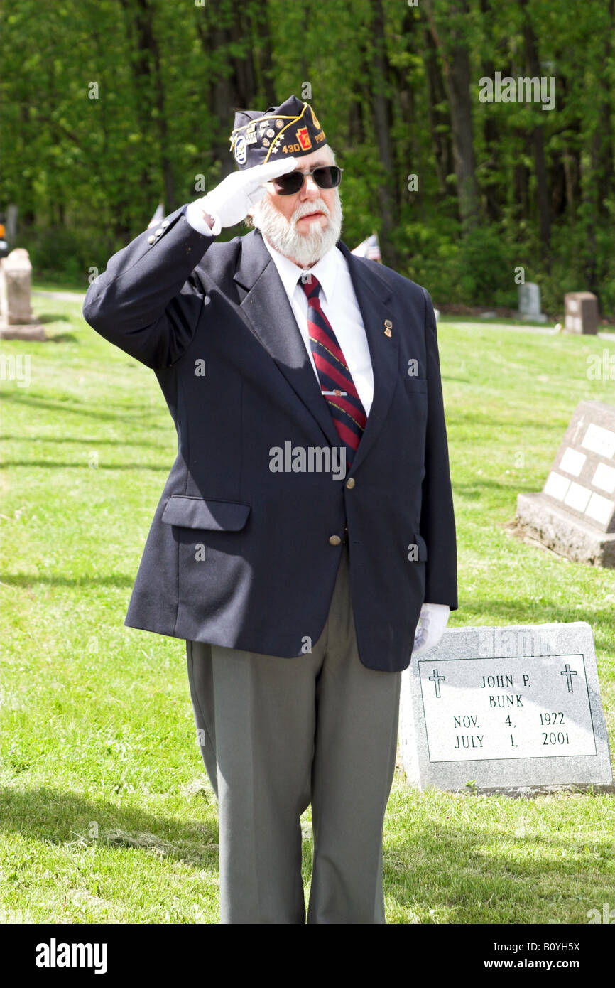 A veteran of war salutes a comrade at his funeral Stock Photo