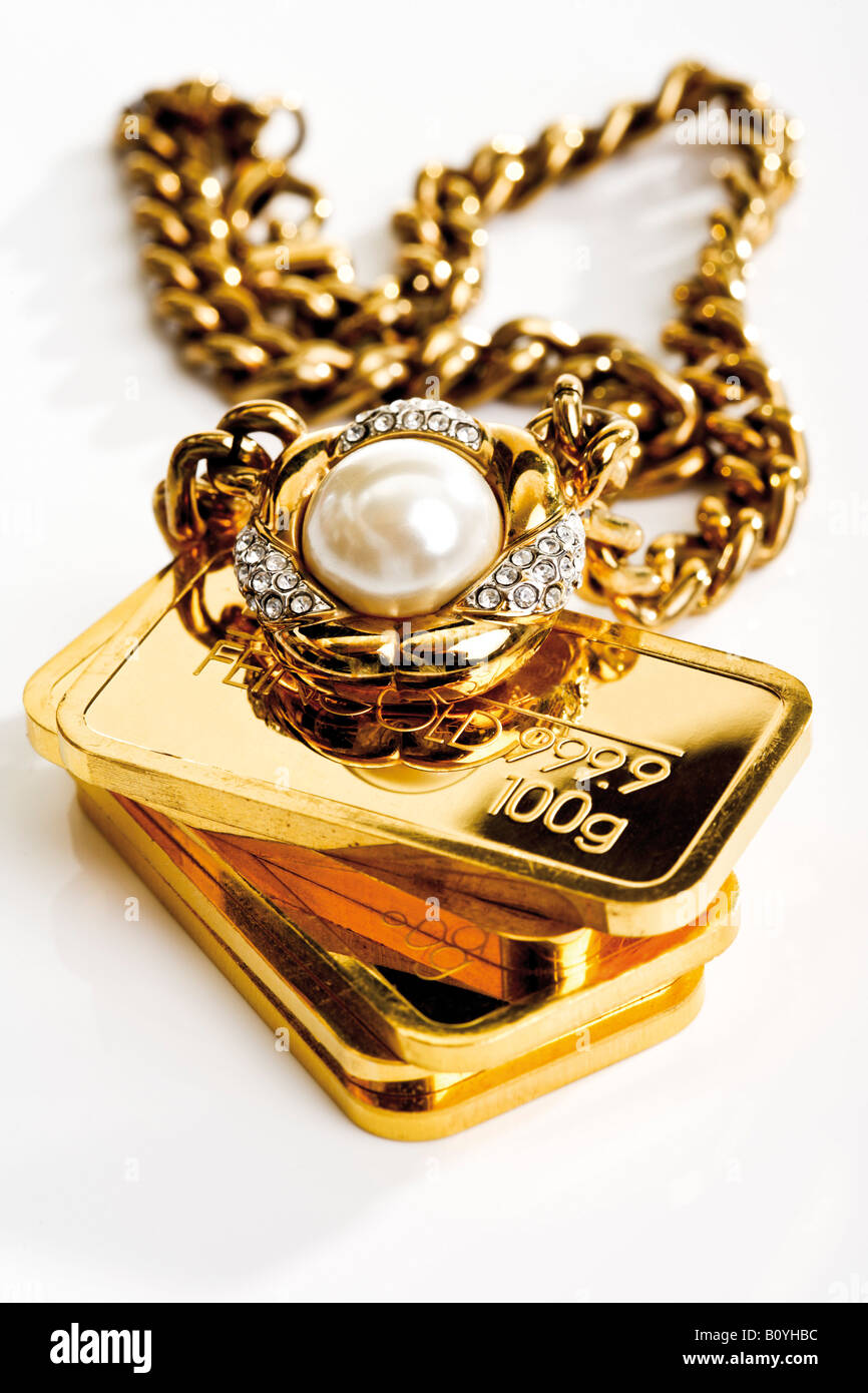 Gold bars and necklace Stock Photo Alamy