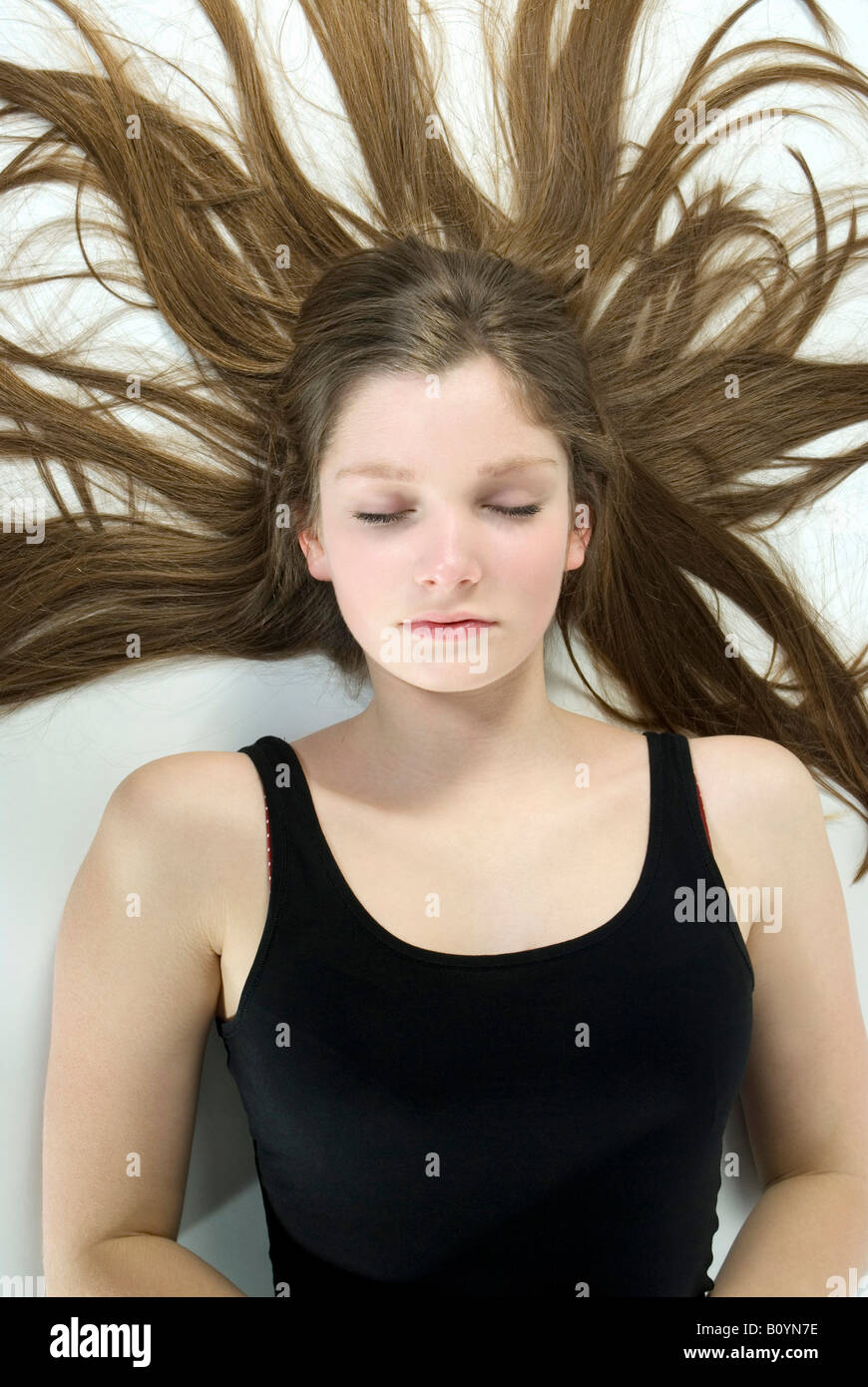 Girl dark hair brown eyes teen hi-res stock photography and images - Alamy