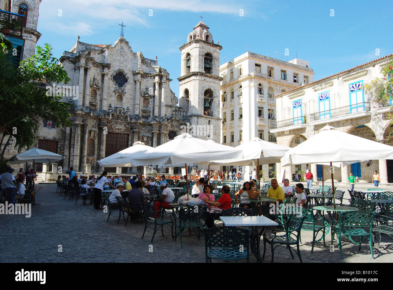Al fresco dining in front of the Catedral de San Cristobal de la Habana Plaza de la Catedral Havana Vieja Stock Photo
