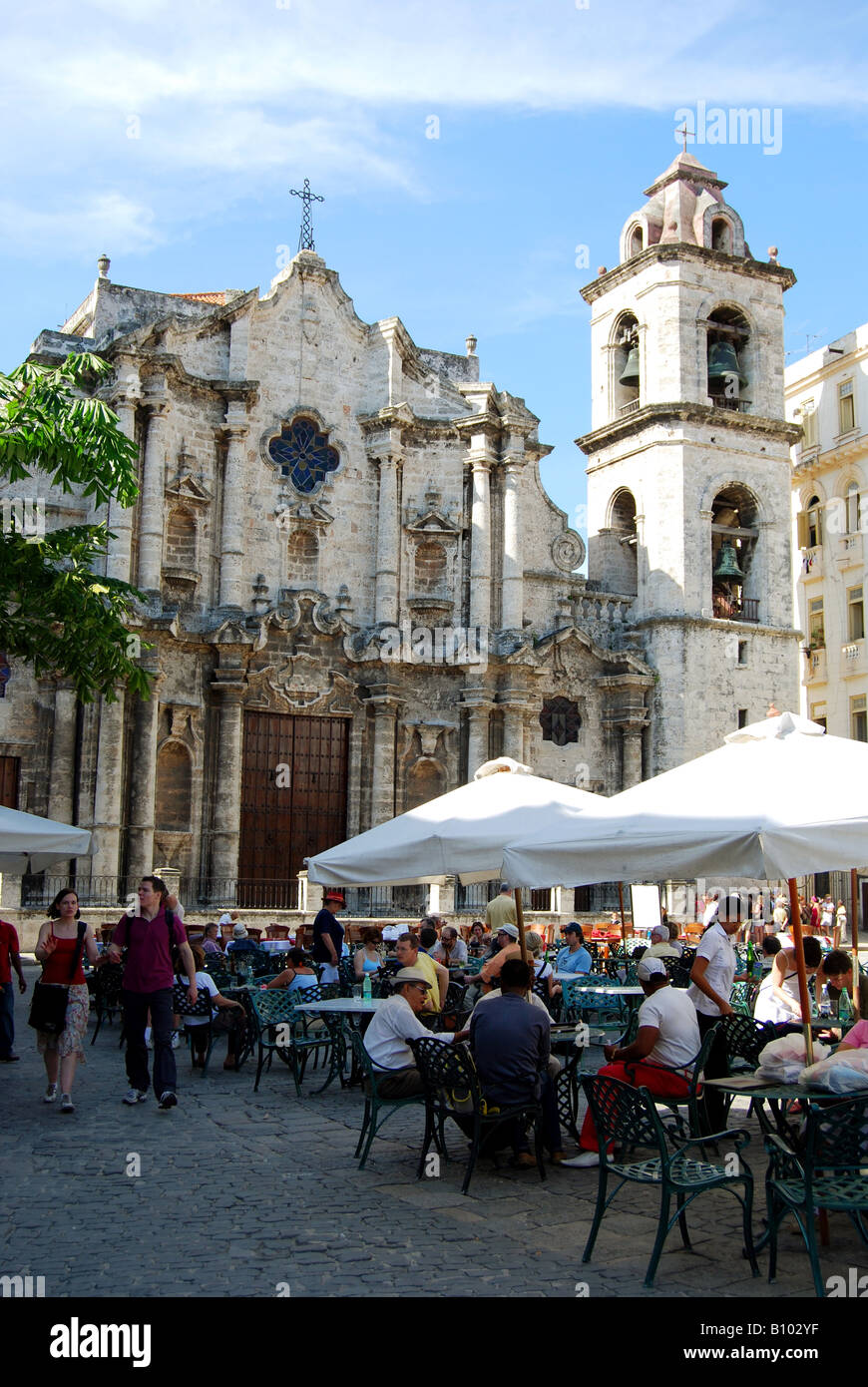 Al fresco dining in front of the Catedral de San Cristobal de la Habana Plaza de la Catedral Havana Vieja Stock Photo