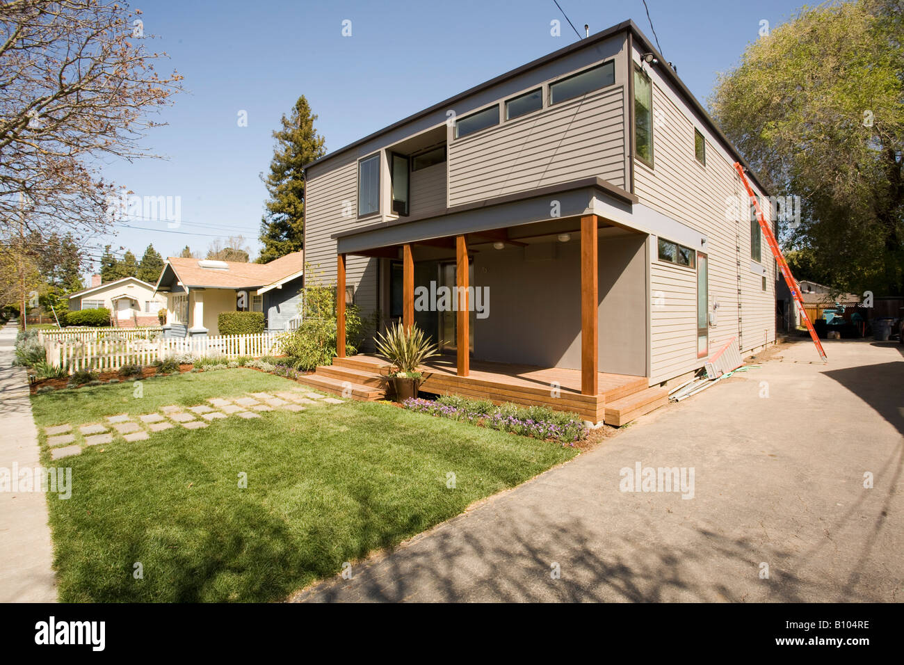 Dwell Magazine NextHouse in Mountain View, CA. A modern "prefab