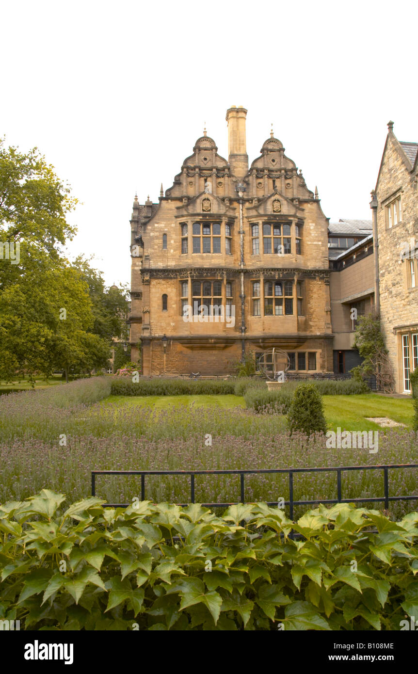 trinity college graduates garden Stock Photo - Alamy