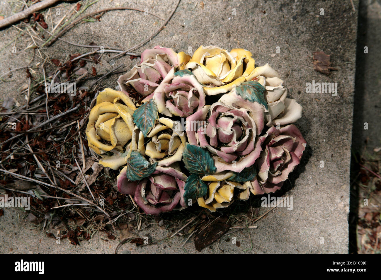 Draw me a bouquet for dried roses in a sad atmosphere on Craiyon