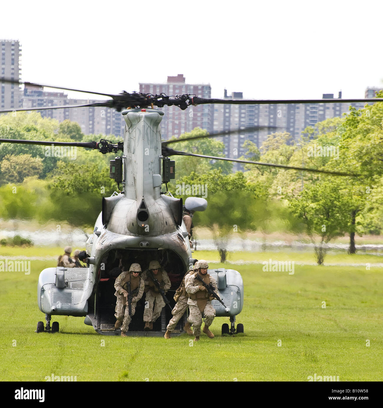 Fleet Week, marines exit their CH-46 helicopter during a demonstration raid Stock Photo