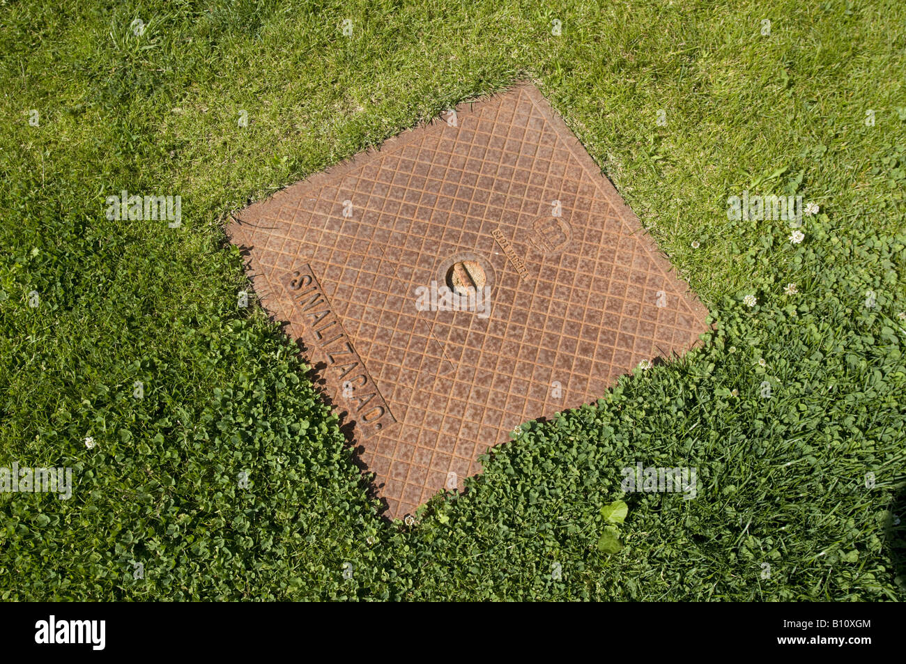 Green utility cover hires stock photography and images Alamy