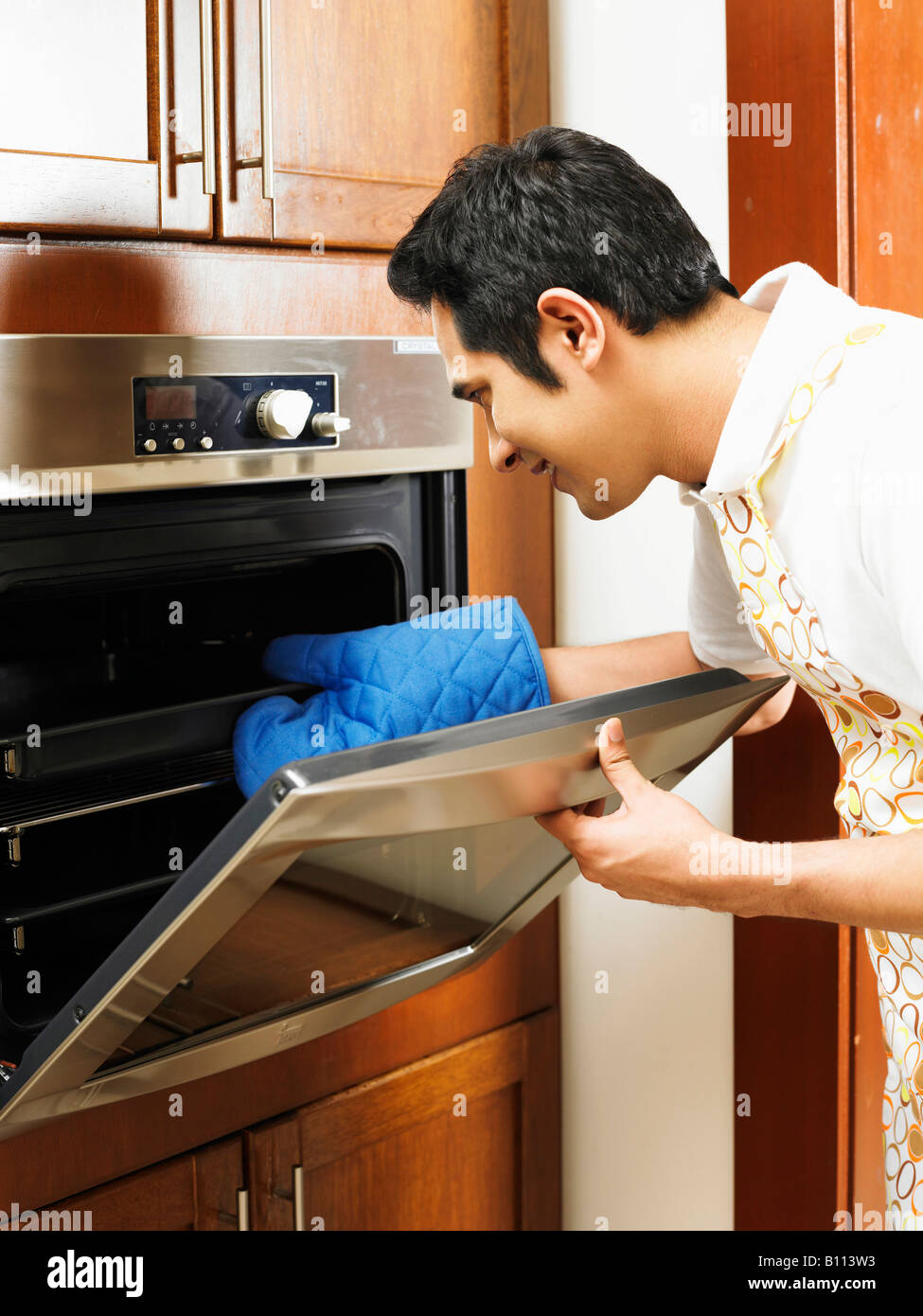 Man Using Kitchen Machine A man in the kitchen Stock Photo - Alamy