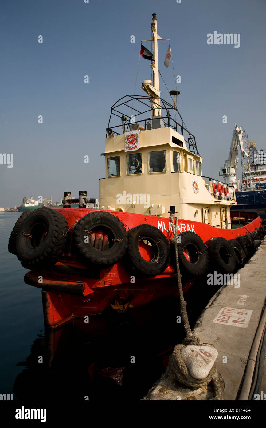 Quayside tugboats hi-res stock photography and images - Alamy