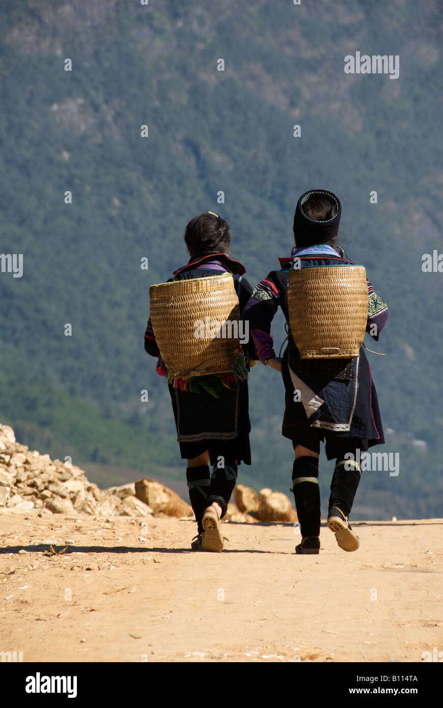 Two black hmong women hi-res stock photography and images - Alamy