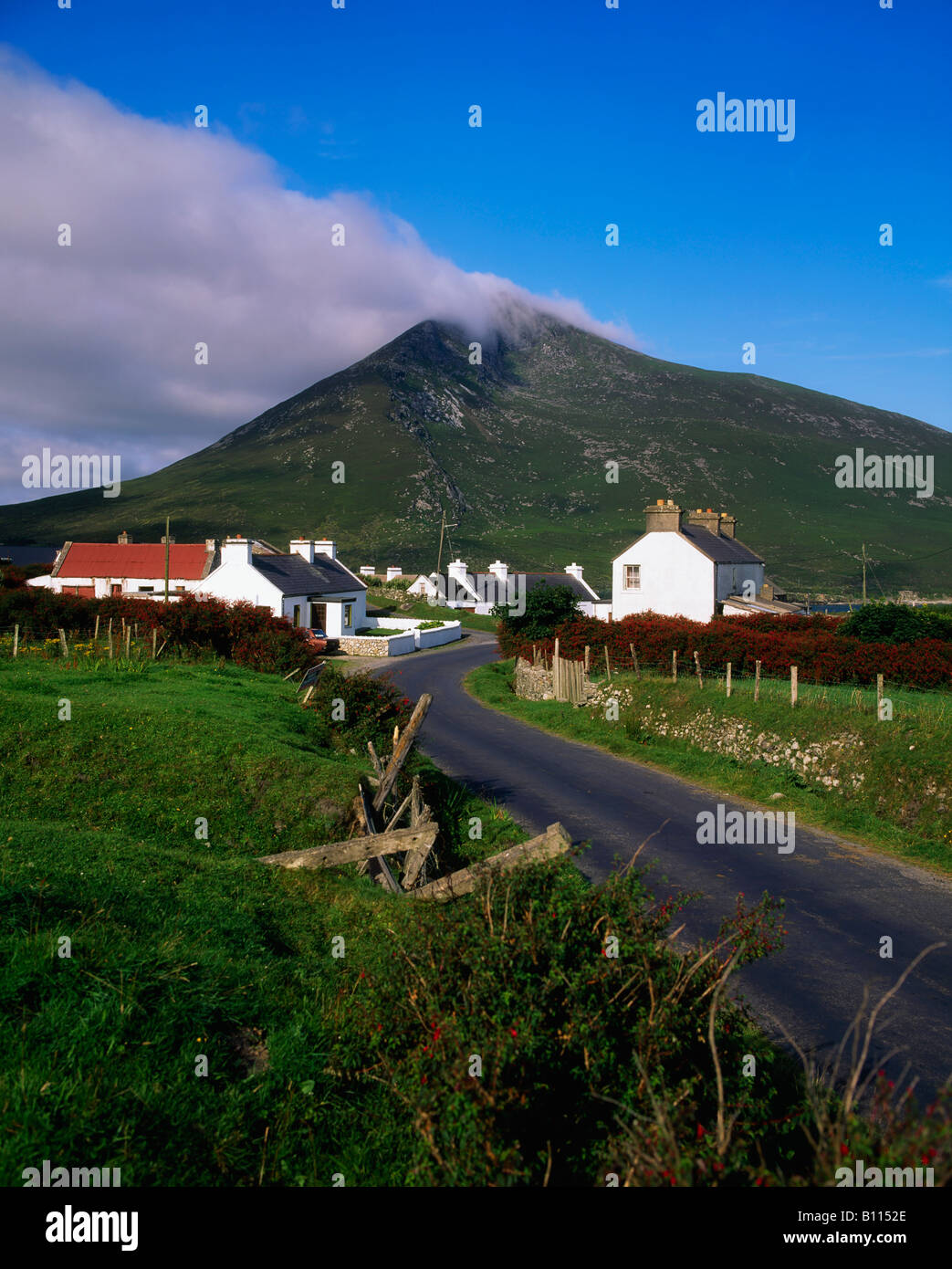 Doogort, Slievemore Mountain, Achill Island, County Mayo, Ireland Stock Photo Alamy
