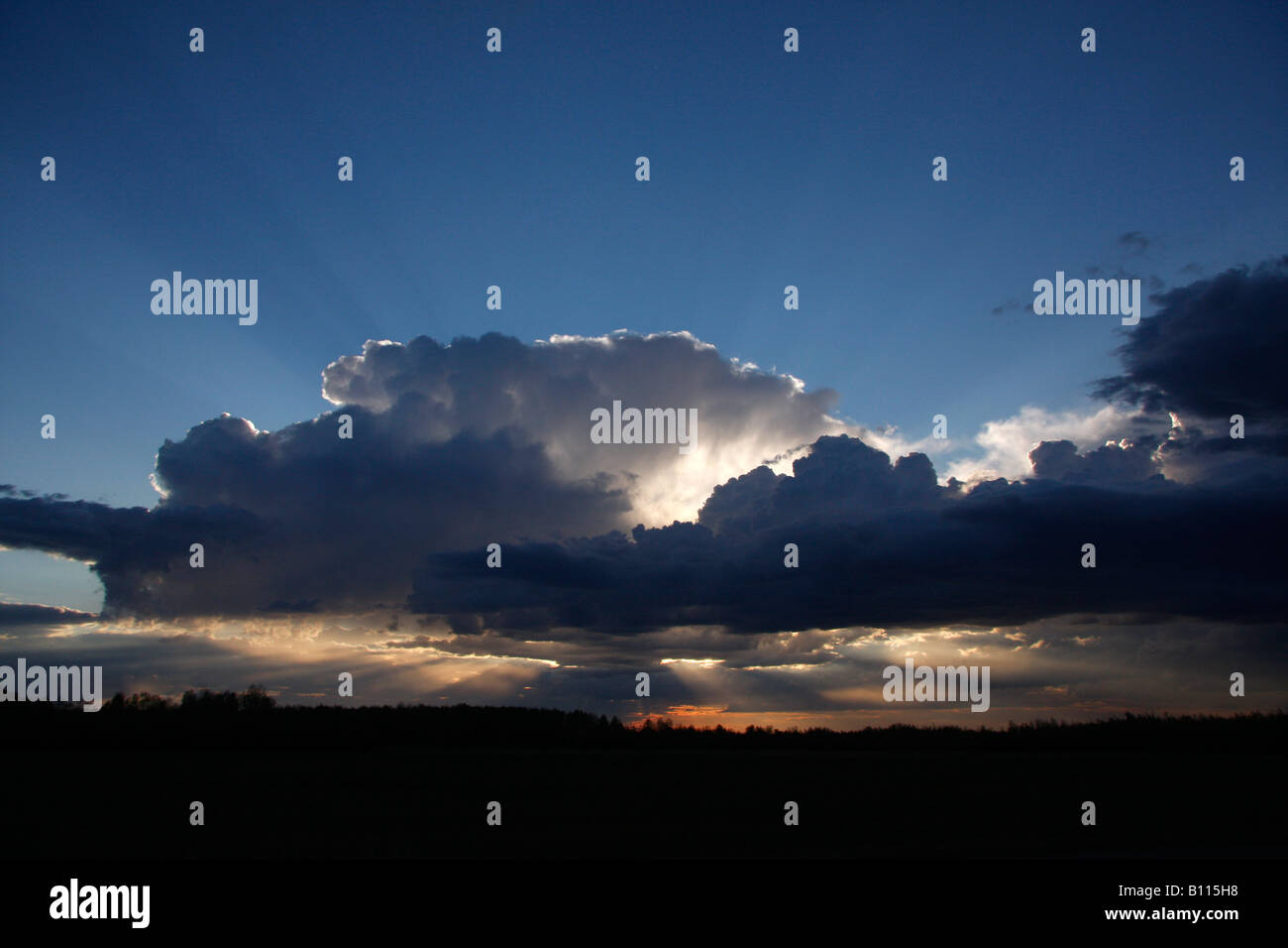 Scud cloud hi-res stock photography and images - Alamy