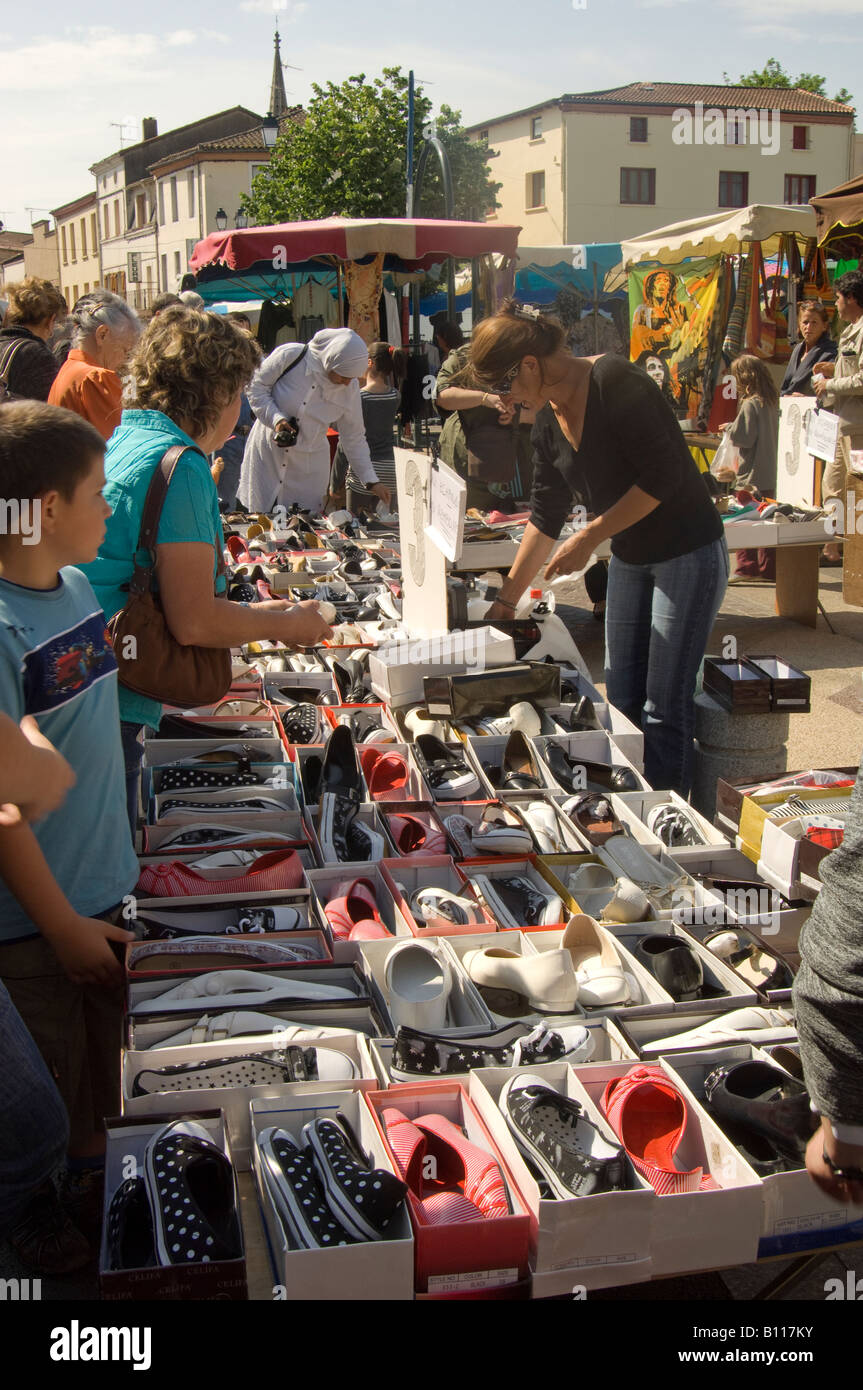 Cheap shoes on sale outdoor market in 