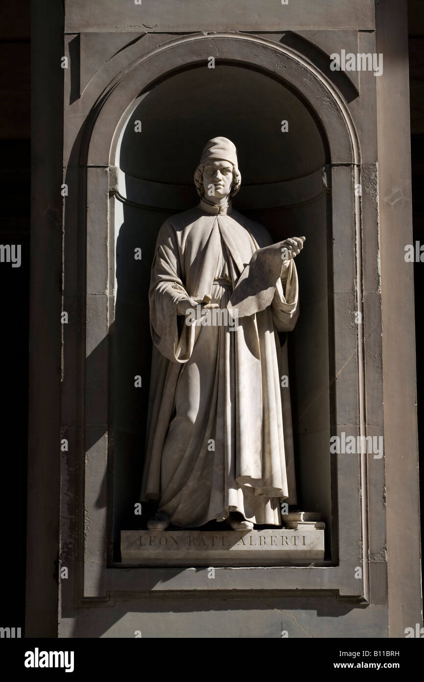 Florenz, Uffizien, Skulptur von Leon Battista Alberti an der Fassade ...